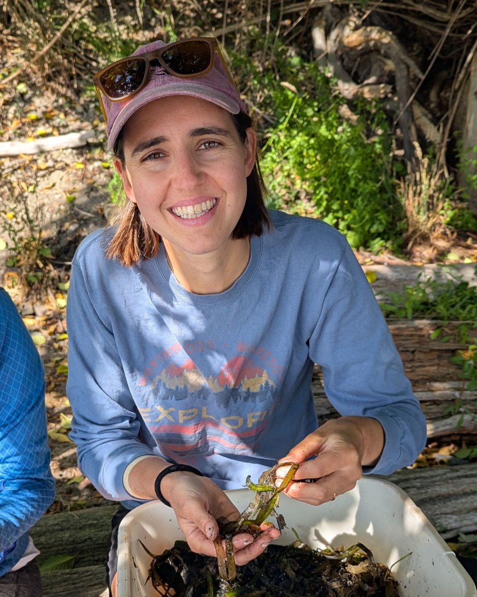 Intertidal%20Crab-%20Emily%20searches%20eelgrass%20-%20headshot.jpg